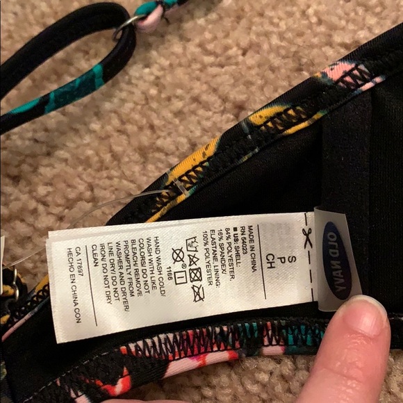 Brand New Old Navy Bikini Top (top only) - Picture 3 of 6